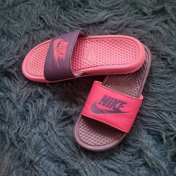 Unique design Nike Slides - Picture 1 of 4